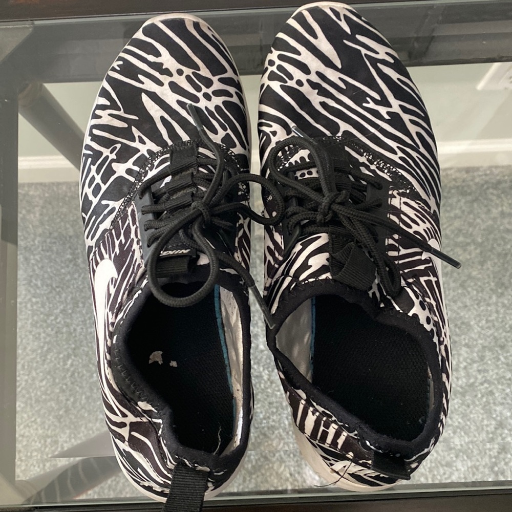 Nike tennis shoes